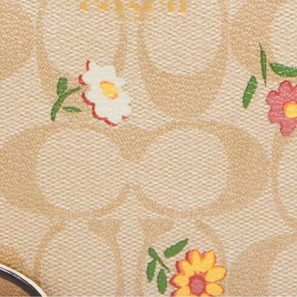 Corner Zip Wristlet In Signature Canvas With Nostalgic Daisy Print-NWT- Gorgeous - Picture 3 of 5
